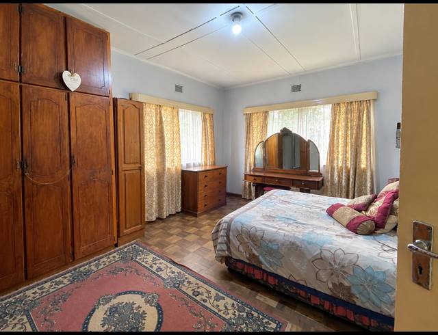 3 BEDROOM HOUSE FOR SALE IN VANDERBIJLPARK CE 2